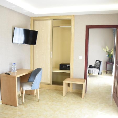 Hotel Royal Palace دوالا المظهر الخارجي الصورة