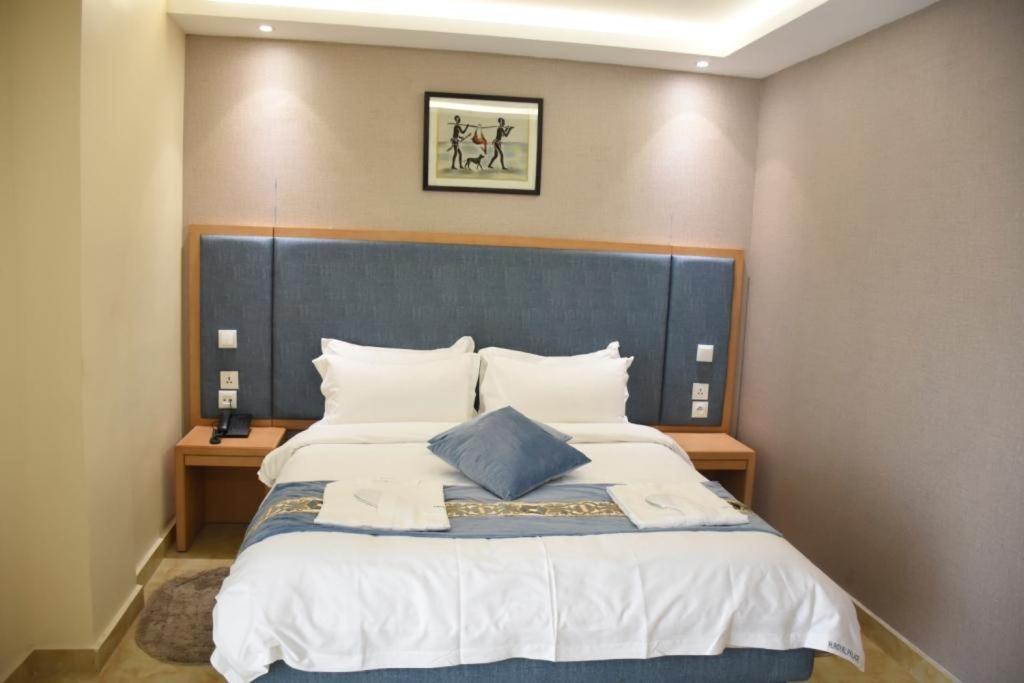 Hotel Royal Palace دوالا المظهر الخارجي الصورة