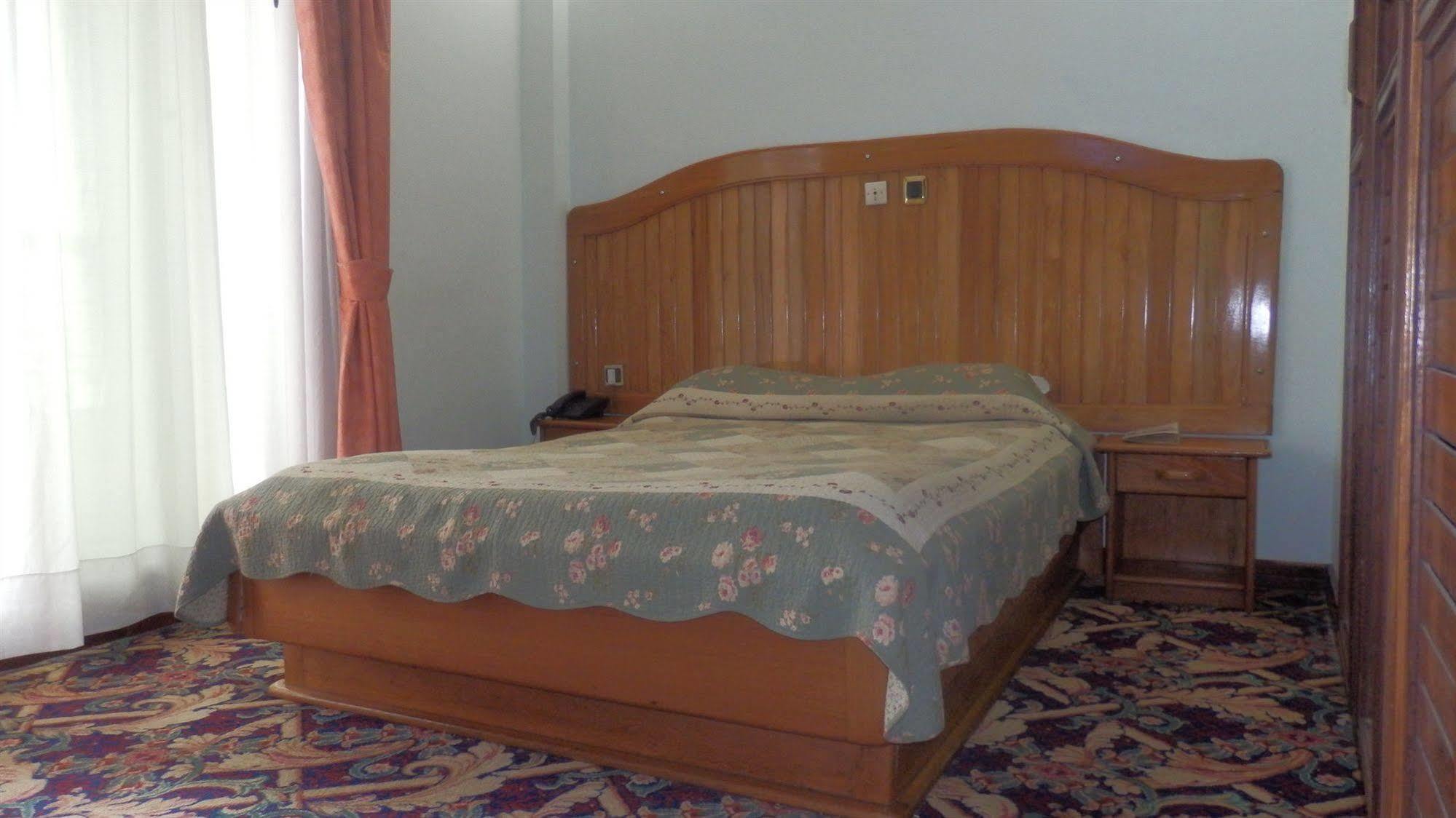 Hotel Royal Palace دوالا المظهر الخارجي الصورة